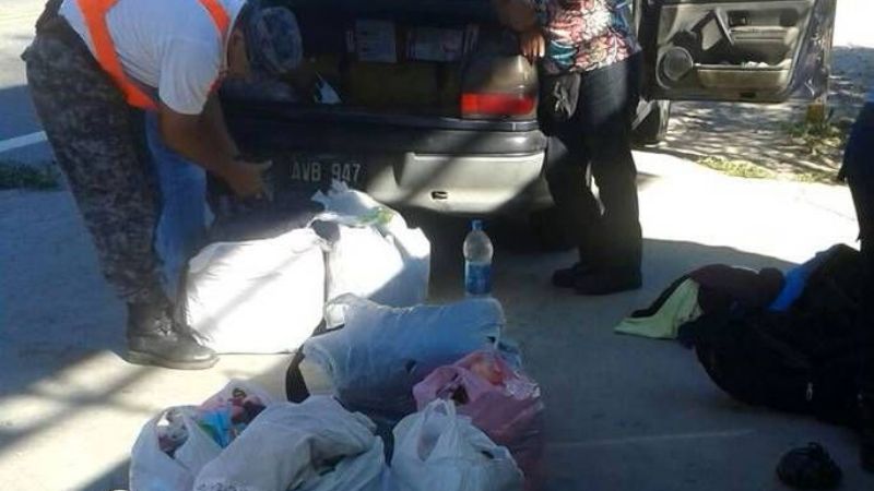 Secuestran ropa y electrodomésticos en puesto caminero