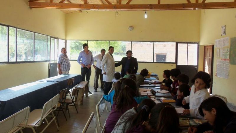 Ariza recorrió escuelas de Tinogasta