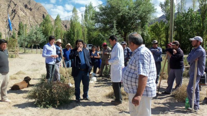 Ariza recorrió escuelas de Tinogasta