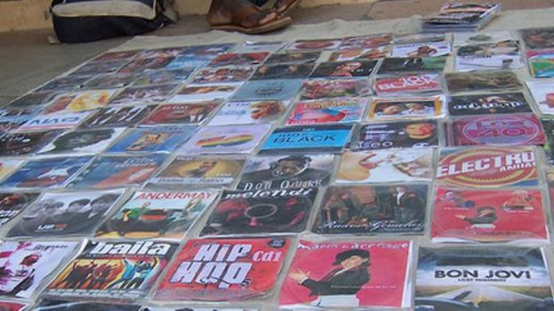 Arrestan a un sujeto que vendía películas pornográficas a menores