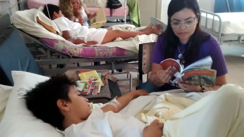 Alas de Colibrí lleva cuentos e historias al Hospital de Niños