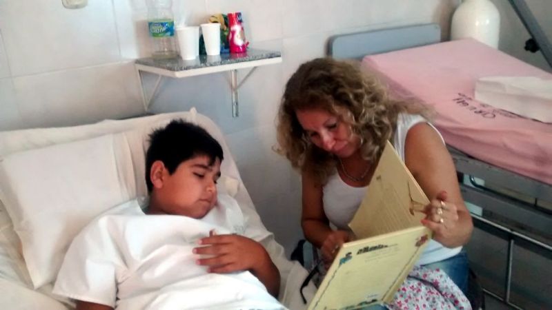 Alas de Colibrí lleva cuentos e historias al Hospital de Niños