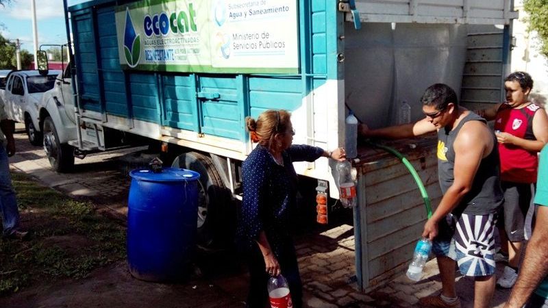 Entregan líquidos desinfectantes en las zonas afectadas por las inundaciones