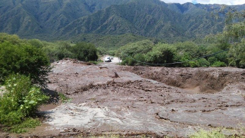 Cortan Ruta 33 por crecida del río Santa Cruz