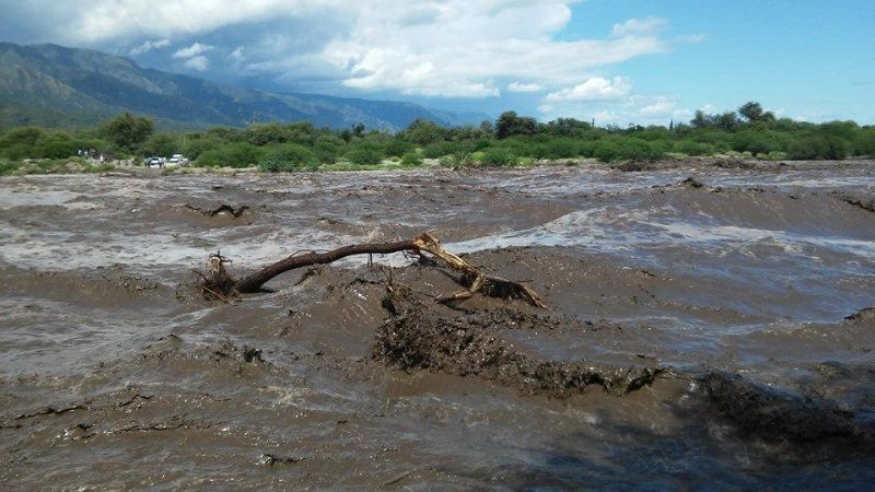Cortan Ruta 33 por crecida del río Santa Cruz