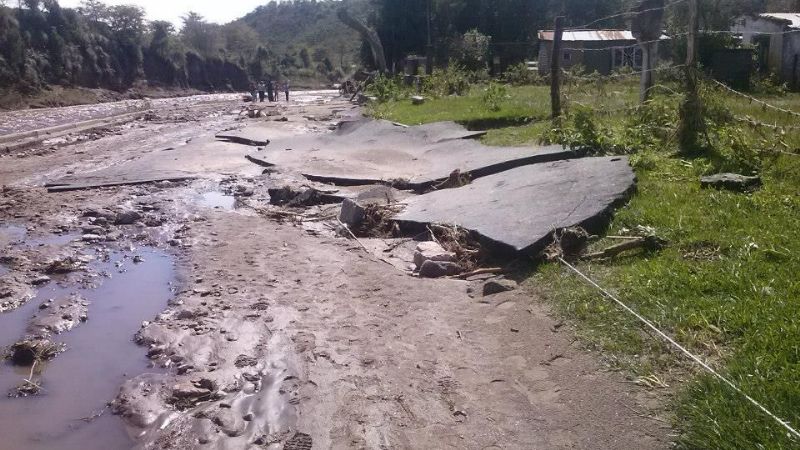 El temporal arrastró autos, dejó evacuados y destruyó caminos