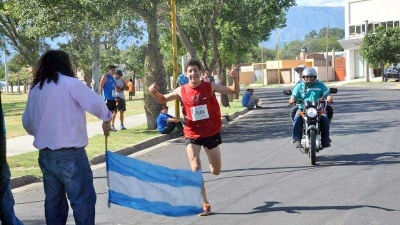Exitosa prueba atlética por el 31° Aniversario de Salta Central