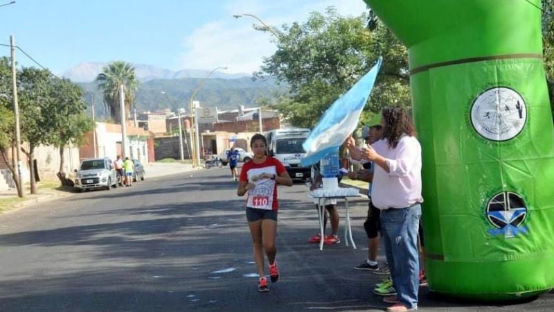 Exitosa prueba atlética por el 31° Aniversario de Salta Central