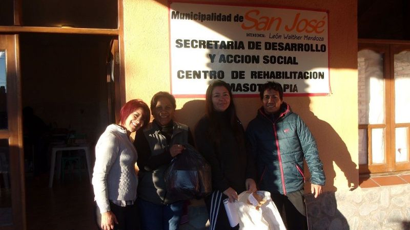 Entrega de mercadería a la Escuela Secundaria de La Hoyada