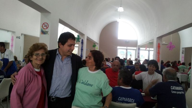 Jubilados de ANSES en el CIIC junto a Scioli y Lucía