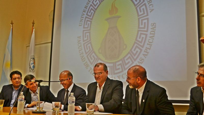 Firma de convenio para pasantías mineras