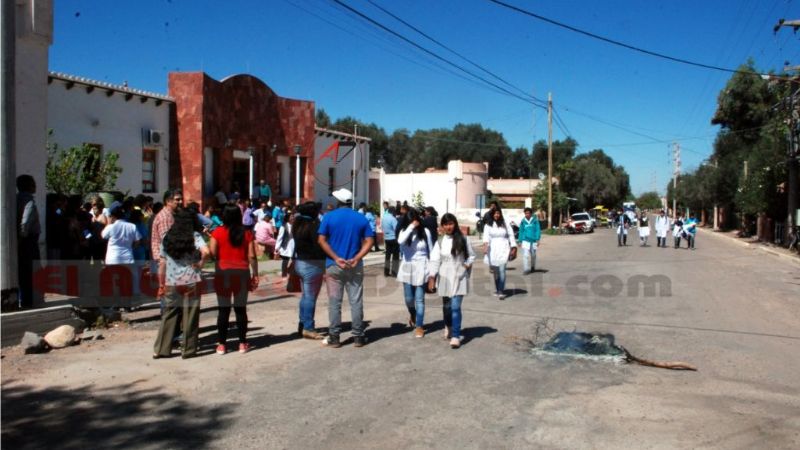 Pobladores apoyaron a un médico en Fiambalá