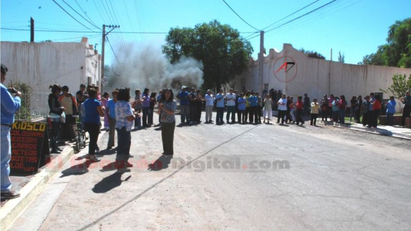 Pobladores apoyaron a un médico en Fiambalá