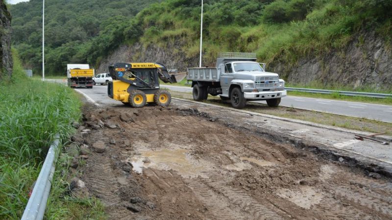 En el acceso a La Viña, habilitada sólo media calzada por reconstrucción de calzada dañada