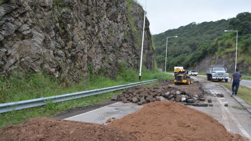 En el acceso a La Viña, habilitada sólo media calzada por reconstrucción de calzada dañada