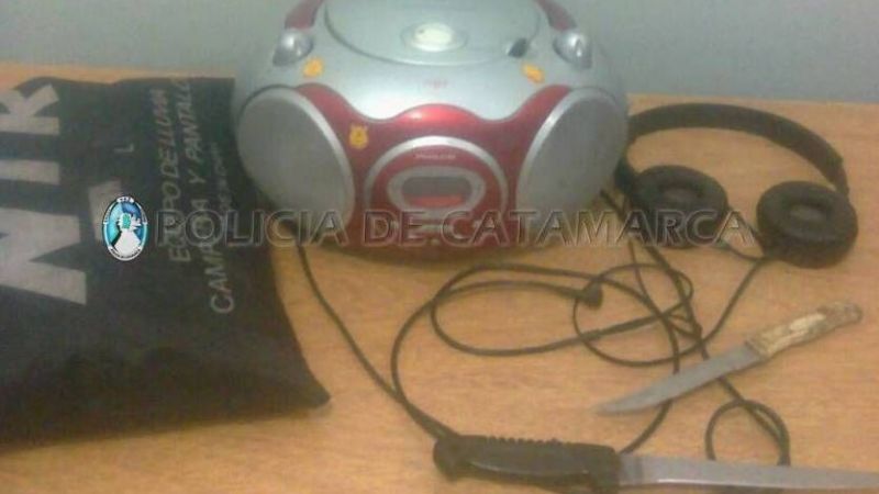 Aprehendieron a dos sujetos y dañan un móvil policial