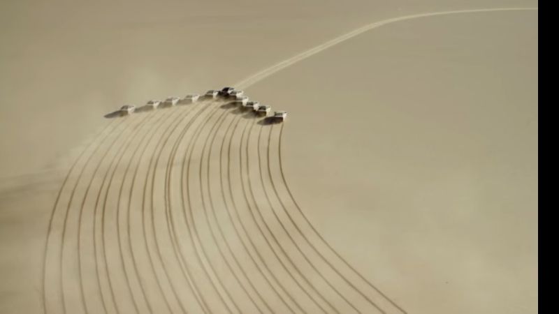 Autos de lujo ayudaron a niña a enviarle emotivo mensaje a su padre astronauta