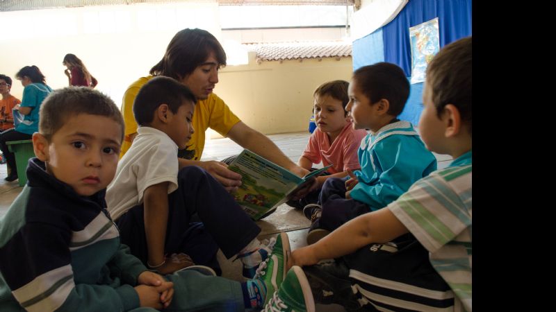 Alas de Colibrí visitó la Escuela de Collagasta