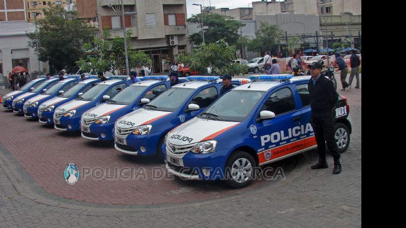 Entregan nuevos móviles a la Policía