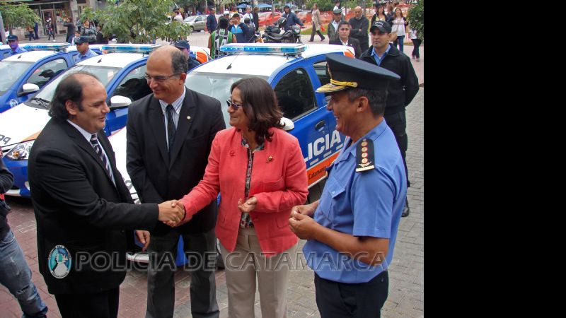 Entregan nuevos móviles a la Policía
