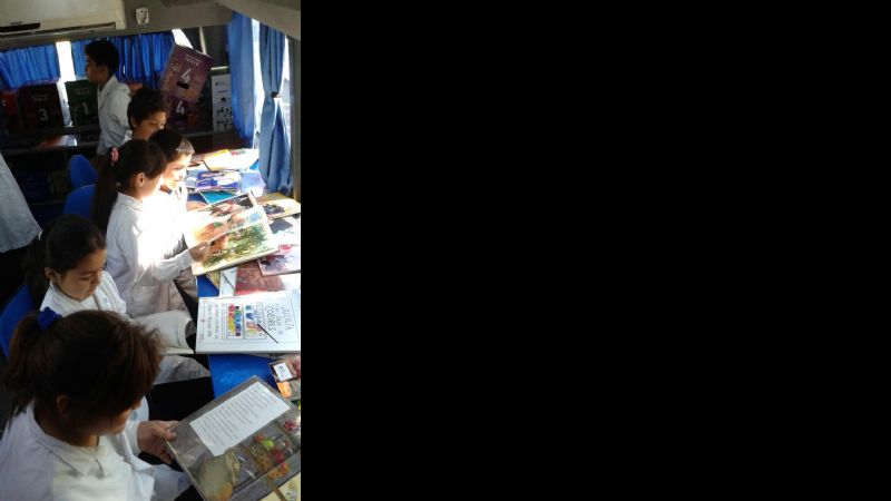 Visita del Bibliomóvil a Coneta