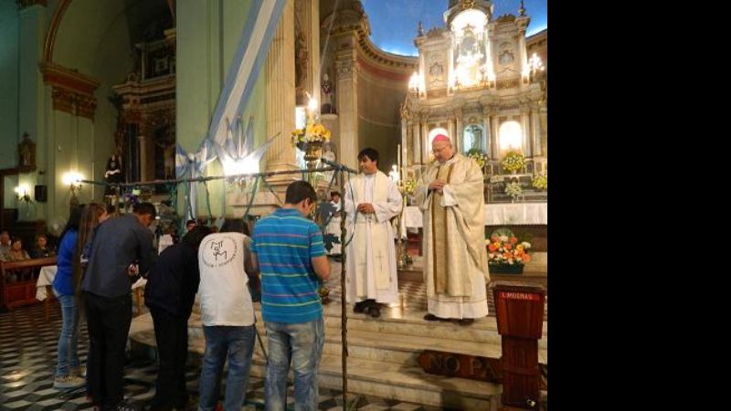 El Obispo llamó a los jóvenes a “ser servidores de  los demás"