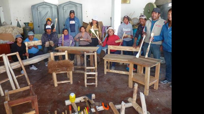 Capacitación en creación de muebles de madera