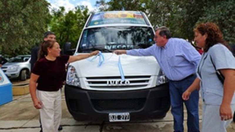 Entrega de una combi para la Agrotécnica