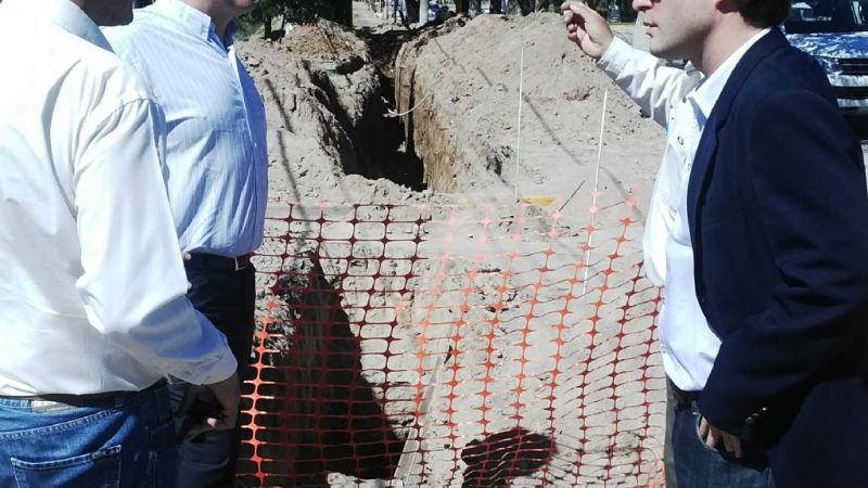 Obra de agua potable y cloacas en la Av. Virgen del Valle