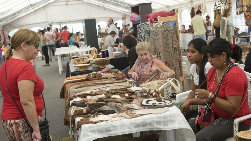 Mucho para ver y comprar en la feria Manos Catamarqueñas