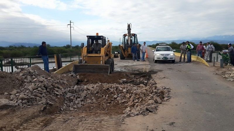 Trabajo coordinado entre municipio y provincia para reparar el puente en ruta 33