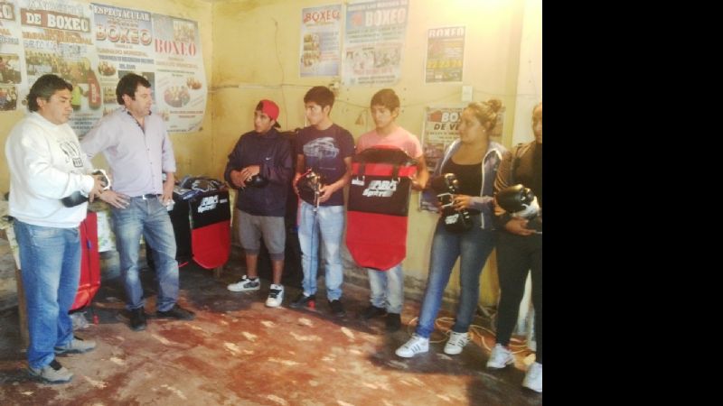 Importante aporte a la escuela santamariana de box “Hugo Soto”