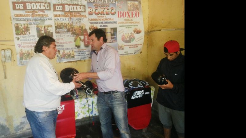 Importante aporte a la escuela santamariana de box “Hugo Soto”