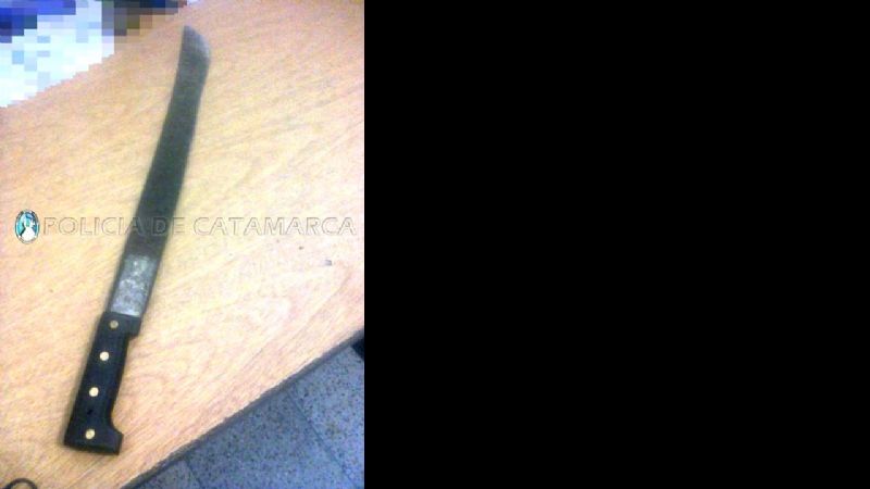 Arrestados por amenazar a automovilistas con un machete