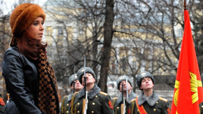 Cristina llega a Rusia para profundizar la alianza estratégica