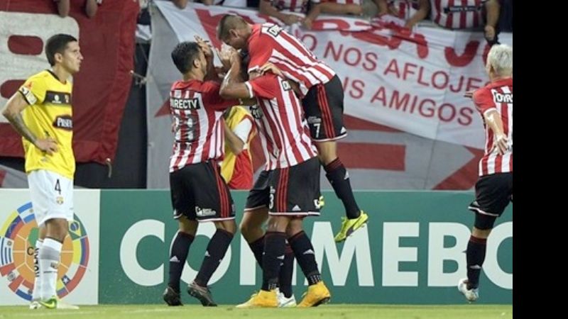 Estudiantes intentará clasificar en Guayaquil, con el debut de Milito