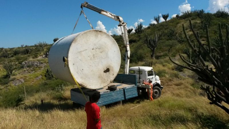 Instalación de la red de agua potable en Loma Negra