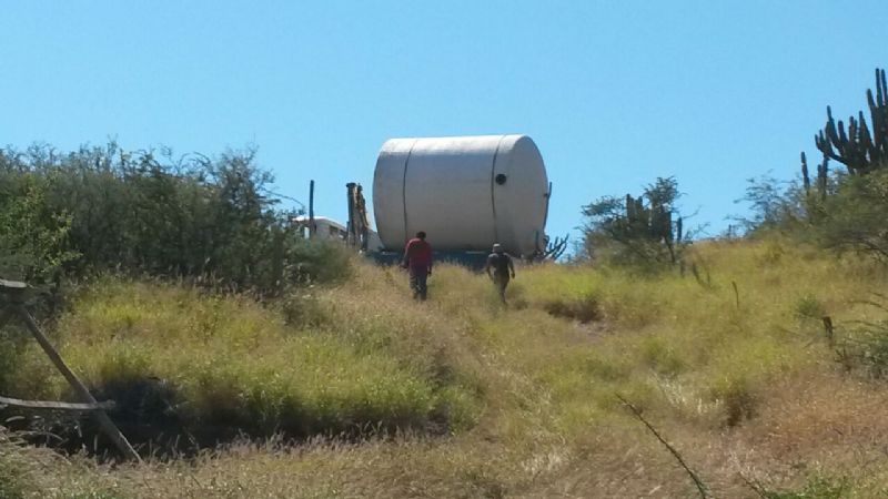 Instalación de la red de agua potable en Loma Negra