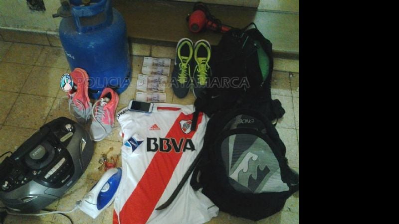 Dos sujetos detenidos, elementos y dinero secuestrados