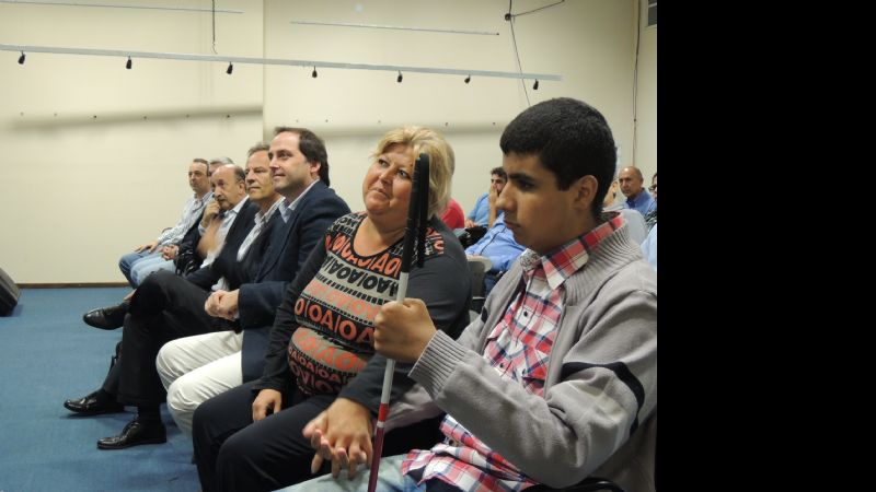 Mera entregó un regalo de Jorge Rojas al cantante catamarqueño Víctor Vega