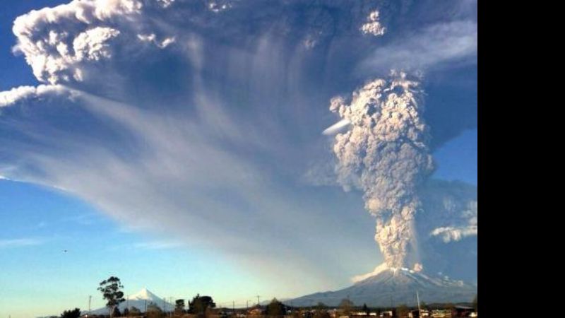 Entró en erupción el volcán Calbuco y puede caer ceniza en Argentina