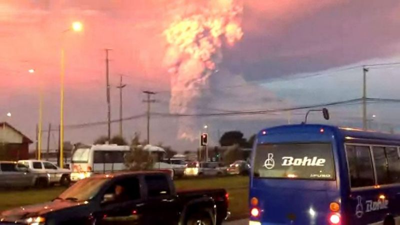 Bariloche suspende clases y vuelos por la erupción del volcán Calbuco