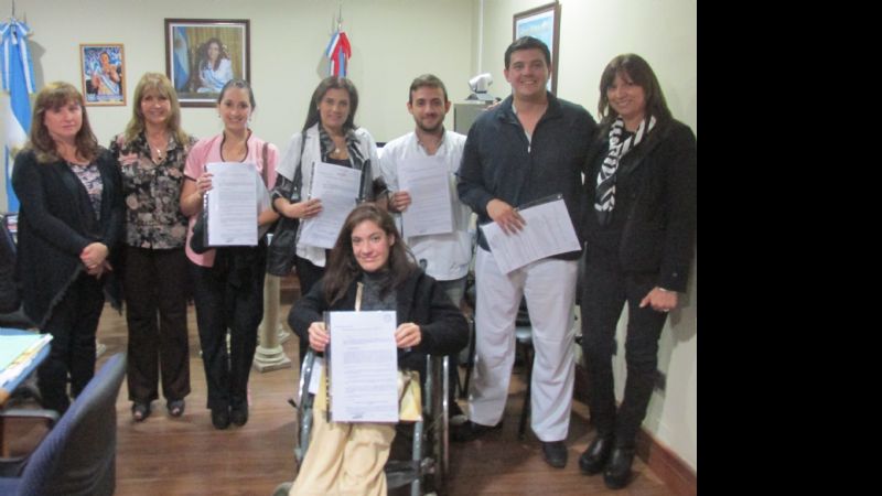 Entregaron contratos de empleo público