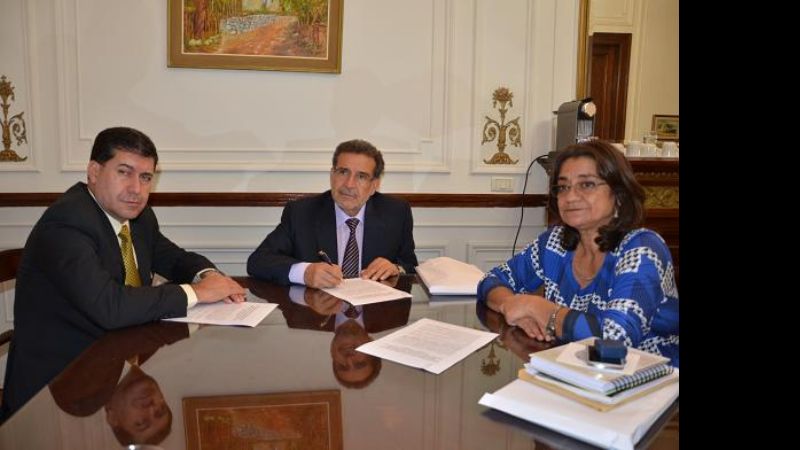 La Gobernadora firmó convenio para obras de energía