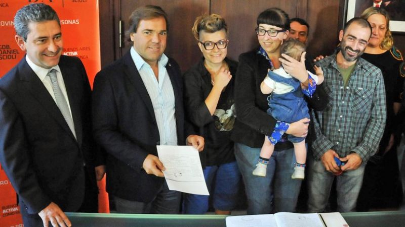 Anotaron al primer bebé con triple filiación en la Argentina