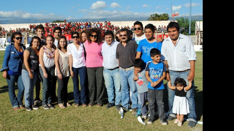 Emotivo y merecido homenaje al periodista deportivo Ramón Iramaín
