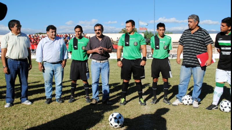 Emotivo y merecido homenaje al periodista deportivo Ramón Iramaín
