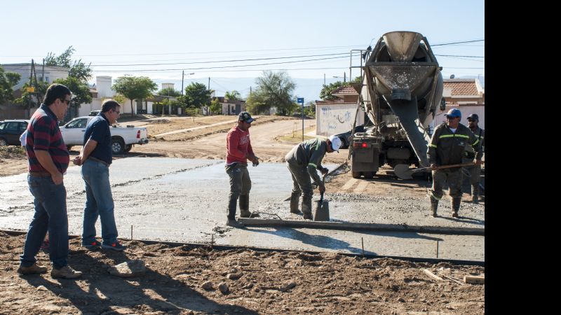 Iniciaron los trabajos de la primera cancha de césped sintético de la zona norte