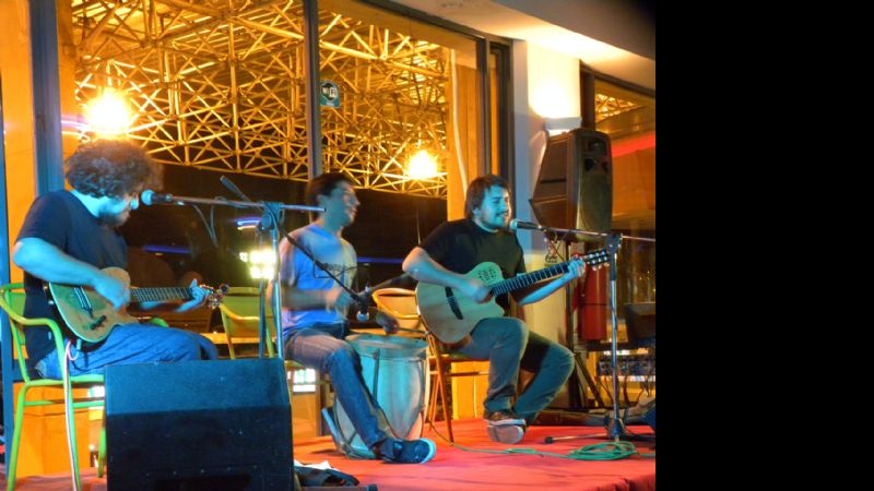 Más música y diversión en el patio de comidas de la Terminal