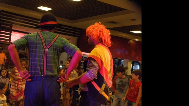 Más música y diversión en el patio de comidas de la Terminal